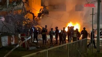 Attacco all'Iran, in Israele donna muore sotto i missili di Teheran