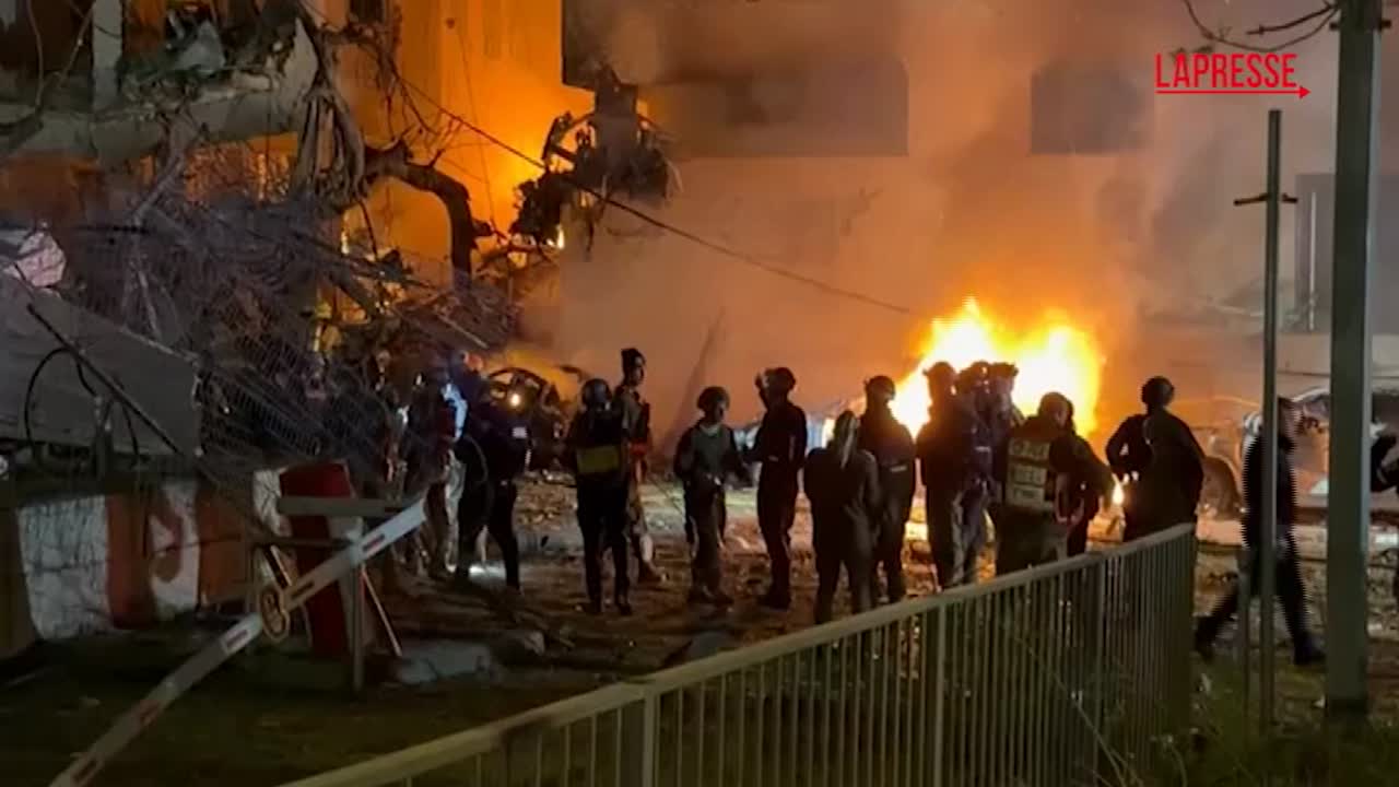 attacco all iran in israele donna muore sotto i missili di teheran da Lapresse.it attacco all iran in israele donna muore sotto i missili di teheran