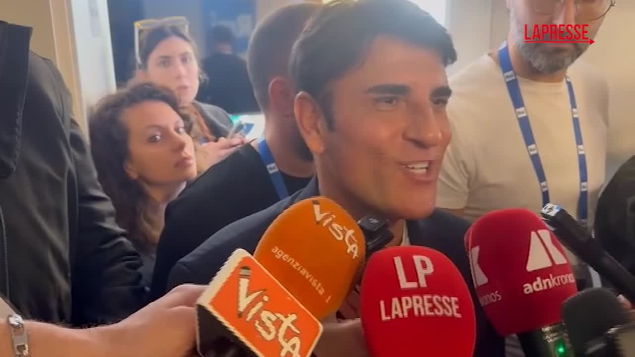 Sanremo 2026, Sal Da Vinci: "Napoli finalmente nel posto che merita con me e De Martino" Sanremo 2026, Sal Da Vinci: "Napoli finalmente nel posto che merita con me e De Martino"