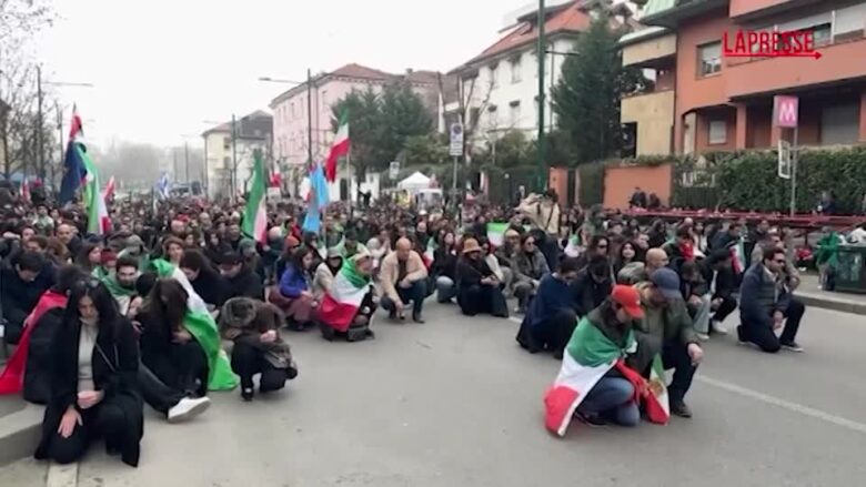 Attacco Iran, a Milano un minuto di silenzio per le vittime della repressione