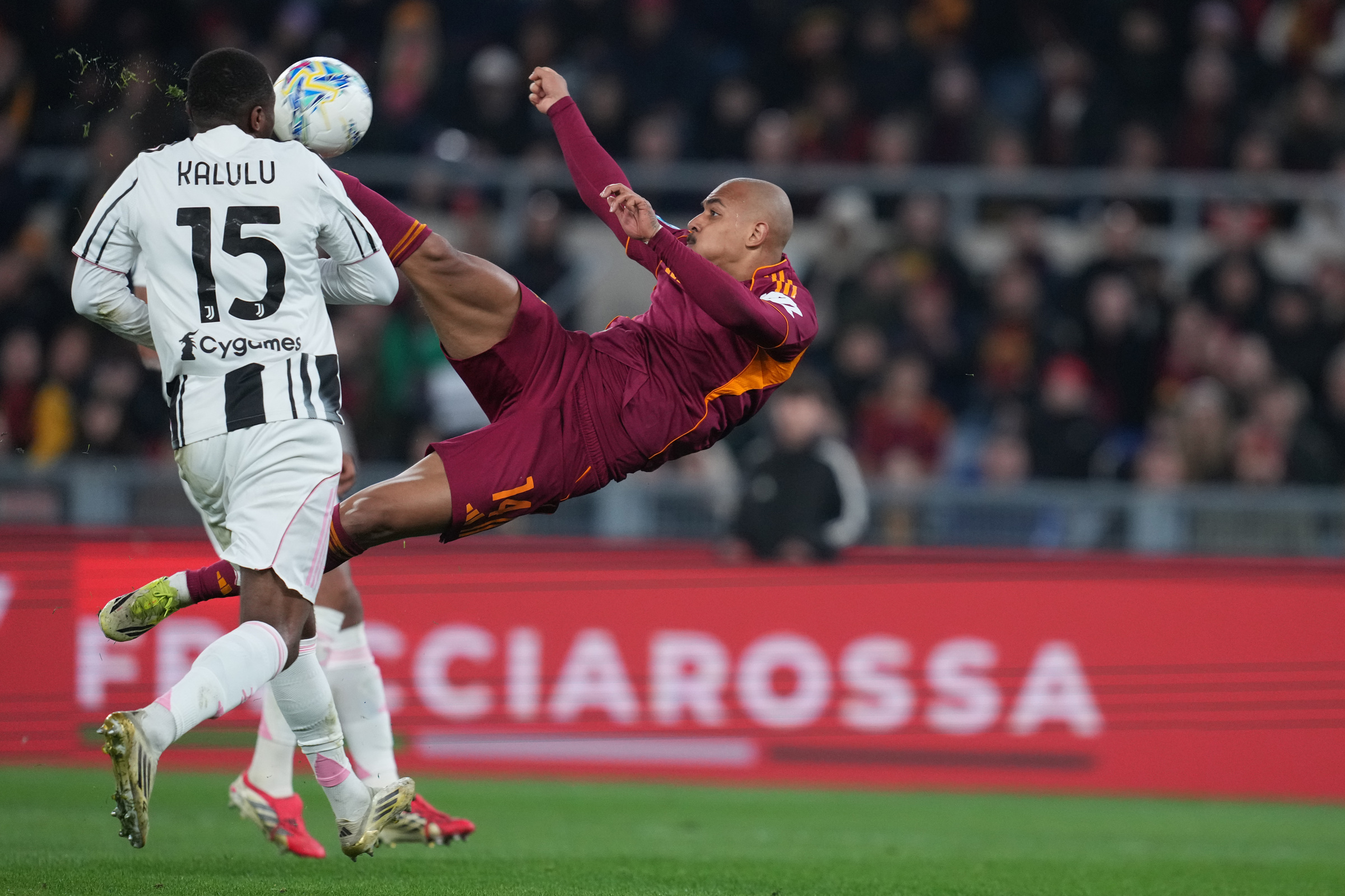 Serie A, la sfida Champions finisce in pareggio: Roma-Juventus 3-3
