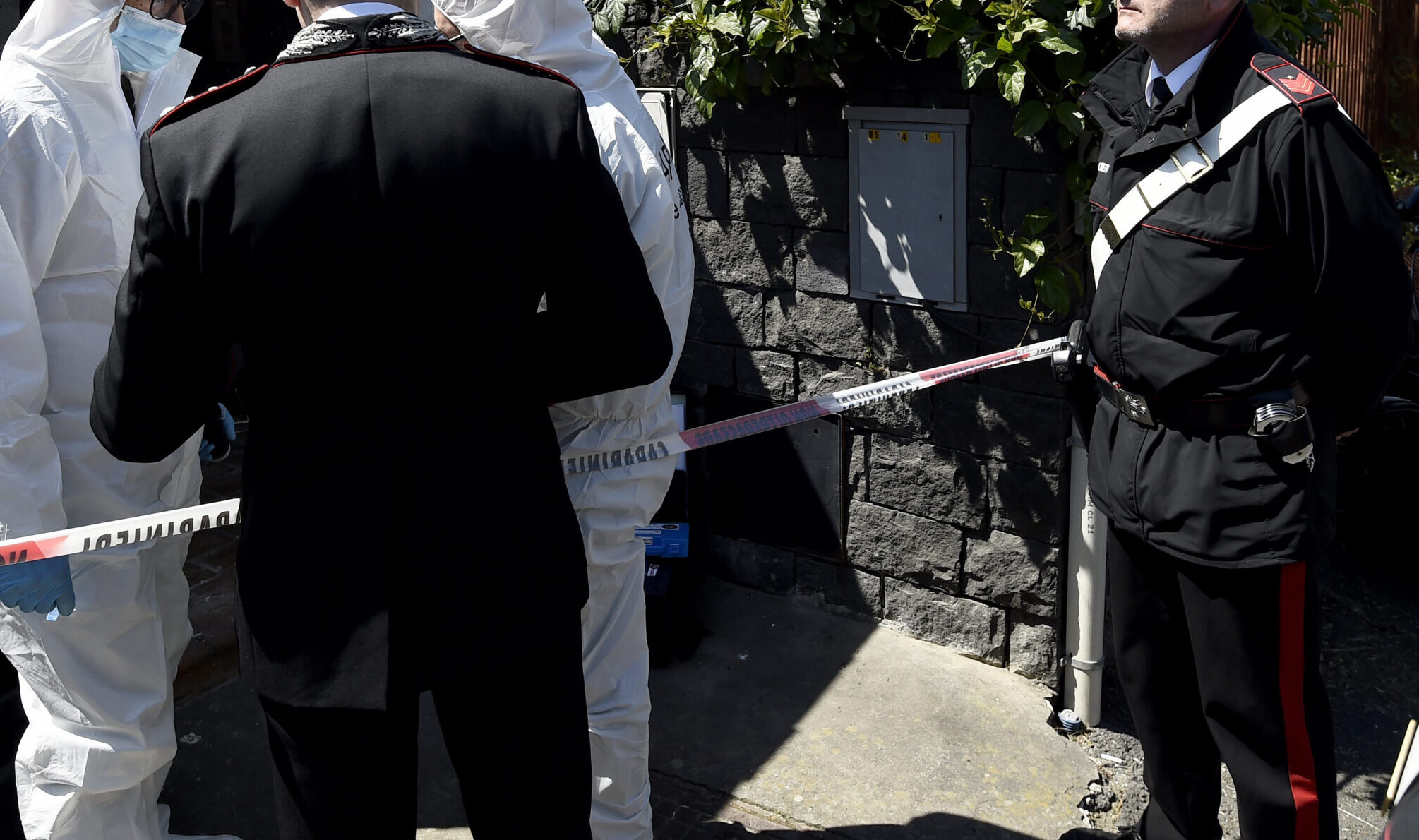 Salerno, 60enne trovato morto in casa: fermata la moglie, indagata per omicidio