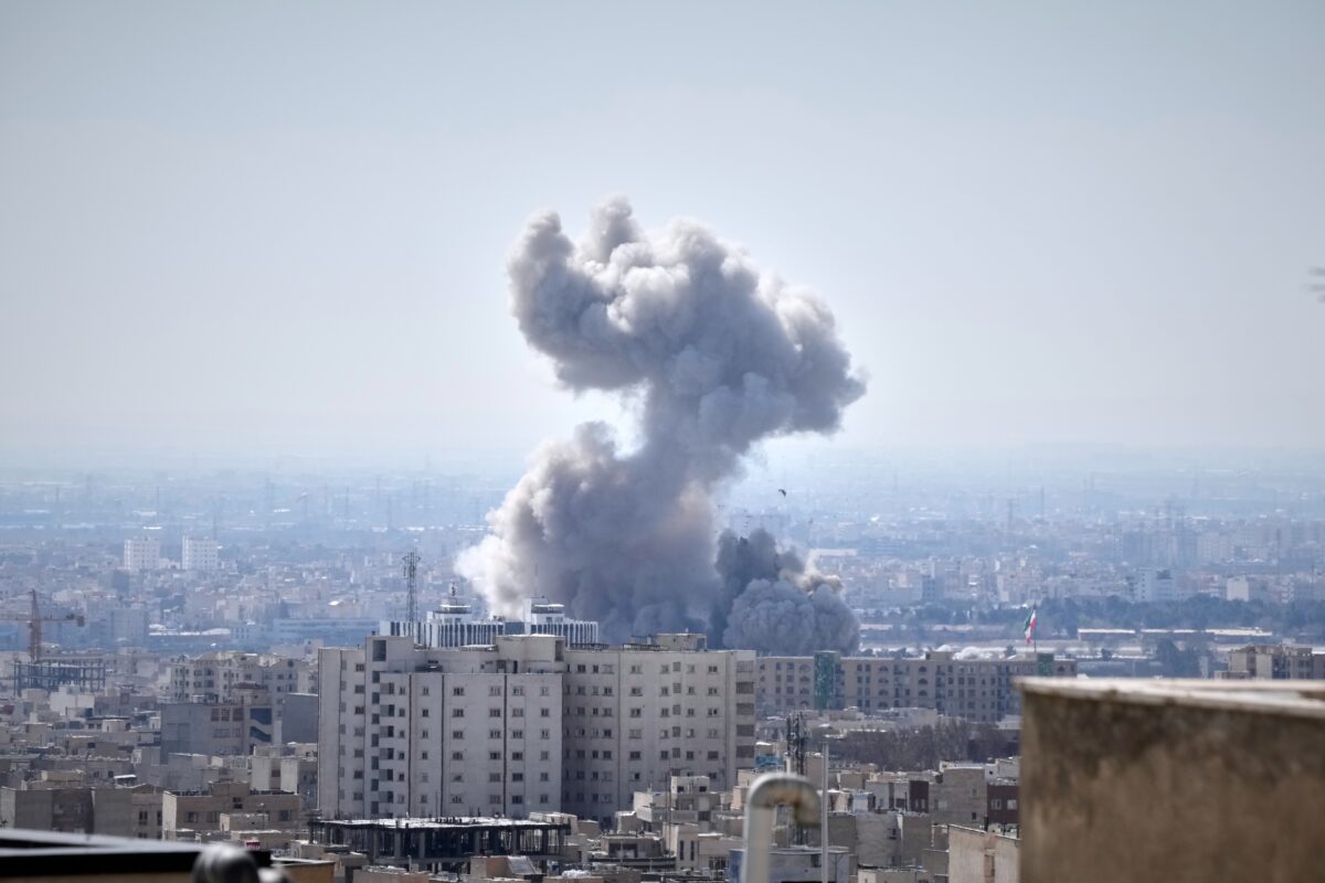 Iran, milizia sciita irachena attacca forze Usa a Baghdad – La diretta