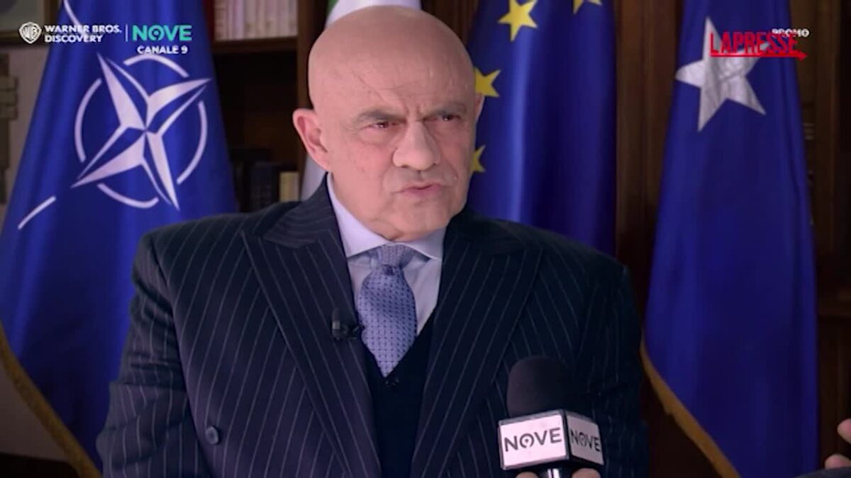 Crozza-Crosetto: "Della guerra ho saputo dal video di Big Mama"