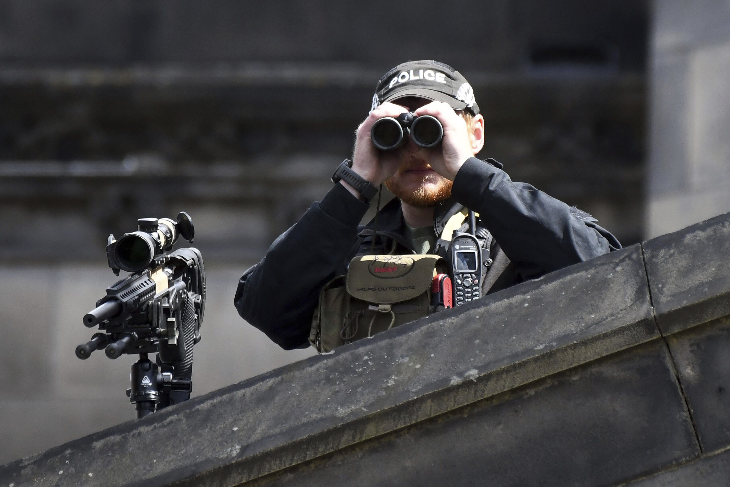 Edimburgo, allarme per un uomo armato di coltello: ferite due persone