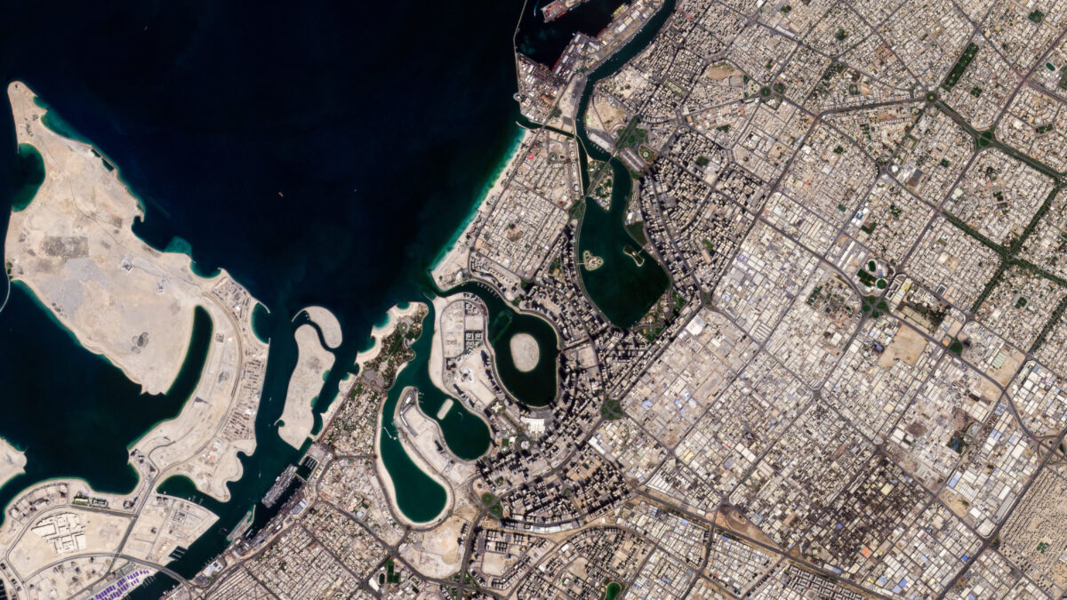 Dubai prima e dopo gli attacchi dell’Iran: le foto