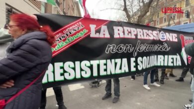 Iran, i sostenitori del regime in piazza a Roma