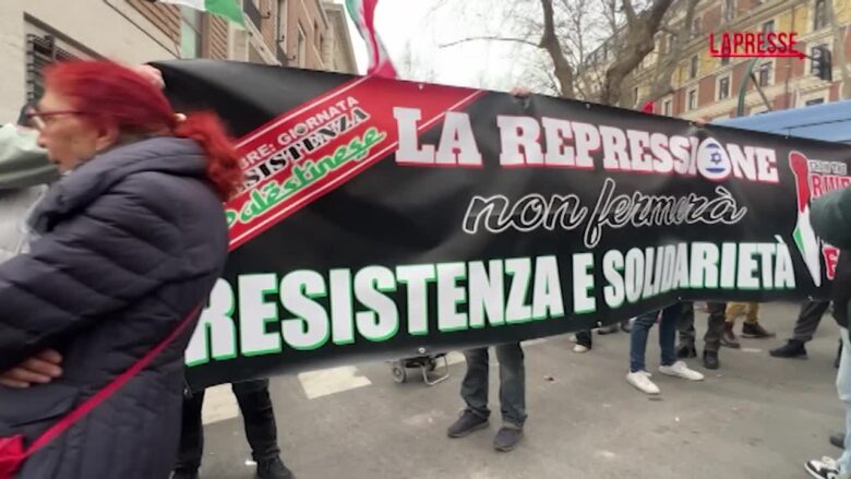 Iran, i sostenitori del regime in piazza a Roma