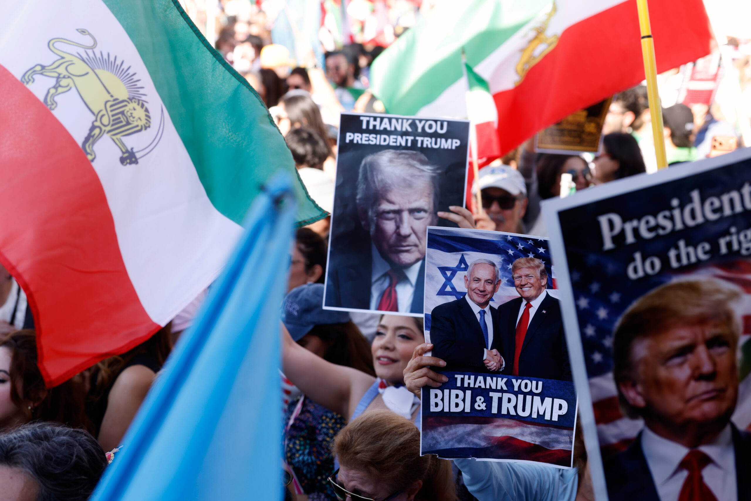 Iran, Trump: “Parlerò con nuovi leader Teheran”. Primi 3 soldati Usa morti