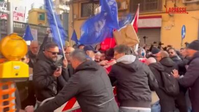 America’s Cup, tensione a Napoli al corteo a Bagnoli