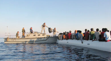 Migranti, 100 persone alla deriva nel Mediterraneo