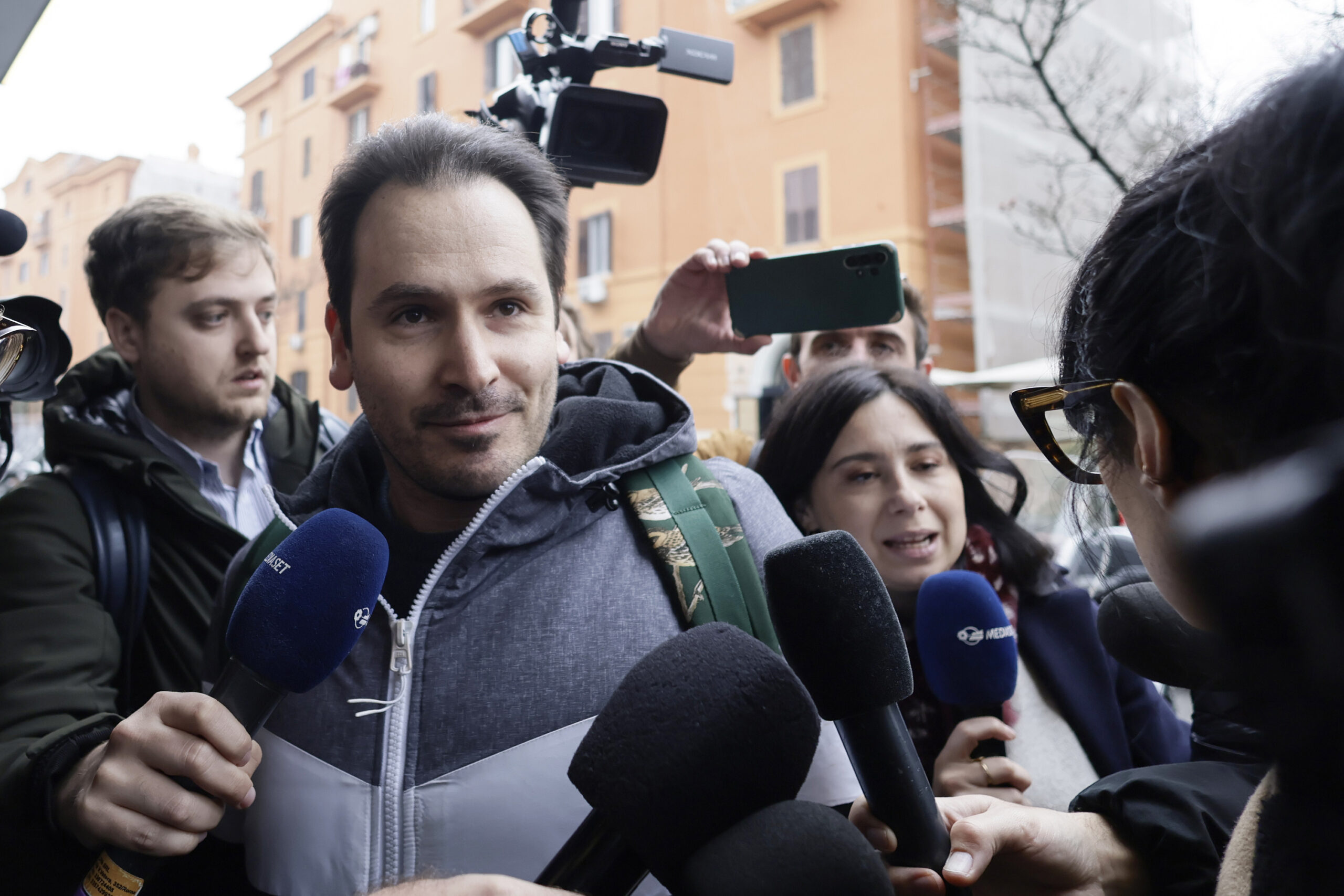 Delitto di Garlasco, Sempio a Roma: “Sono innocente, la pressione mediatica è pesante” Delitto di Garlasco, Sempio a Roma: “Sono innocente, la pressione mediatica è pesante”