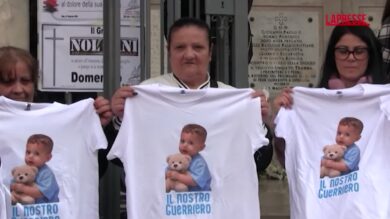 Trapianto Napoli, il dolore ai funerali di Domenico: "La giustizia farà il suo corso ma non potrà restituircelo"