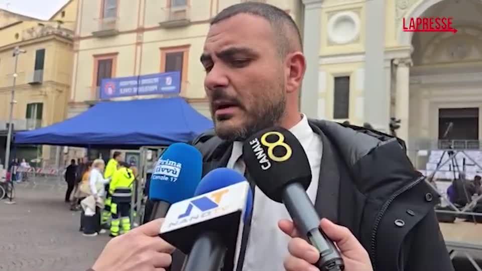 Trapianto Napoli, legale famiglia legge lettera staff contro dottor Oppido: "Sfiducia reciproca" Trapianto Napoli, legale famiglia legge lettera staff contro dottor Oppido: "Sfiducia reciproca"