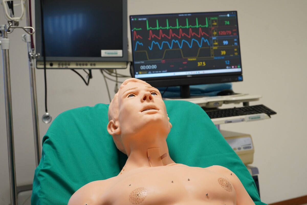 Dentro il Cesmat: robot e tecnologia immersiva per formare i medici di domani