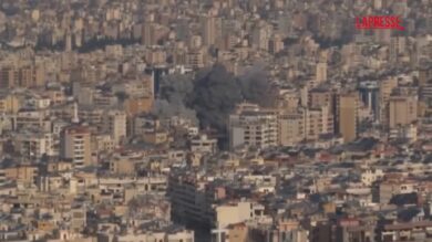 Libano sotto attacco di Israele, enormi colonne di fumo su Beirut
