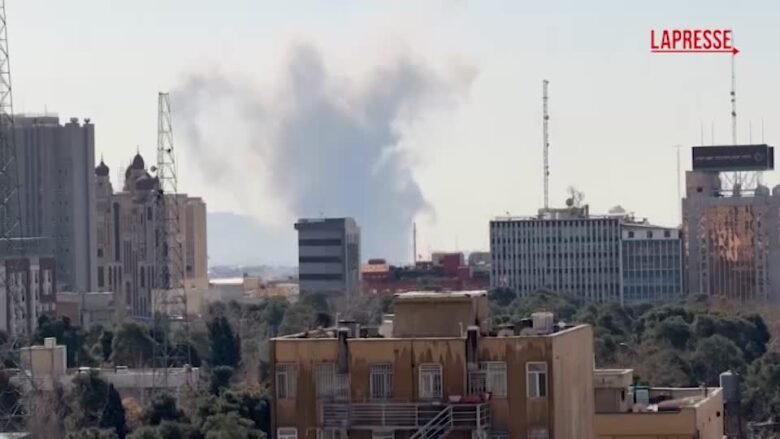 Iran, missili e raid su Teheran: colonne di fumo sulla città