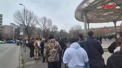 Milano, la lunga coda per acquistare i biglietti del 'Marra Block Party' di Marracash