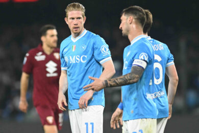 Napoli-Torino 2-1, azzurri a -1 dal Milan e De Bruyne fa il suo ritorno in campo