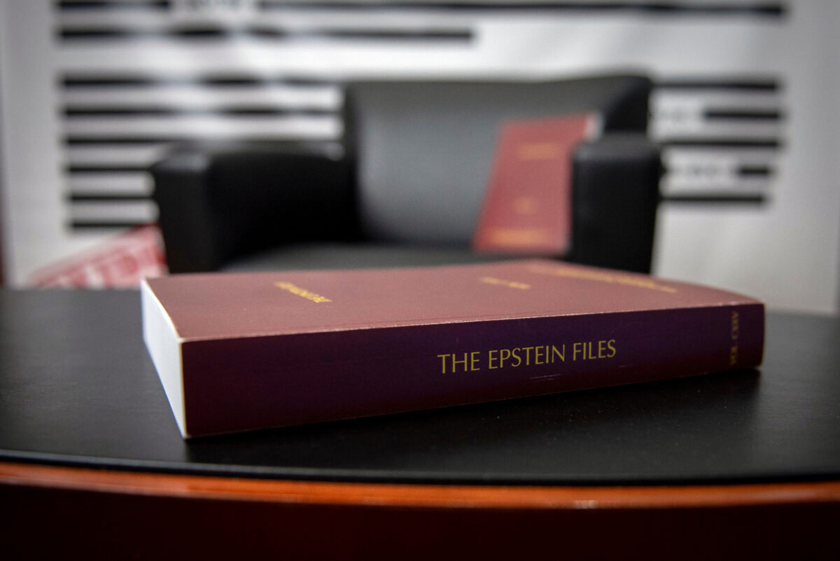 ‘Epstein files’ tirano in ballo Trump, accuse da una donna al presidente Usa