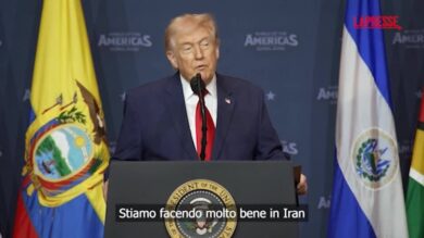 Iran, Trump: "Stiamo facendo bene, distrutte 42 navi della marina in 3 giorni"