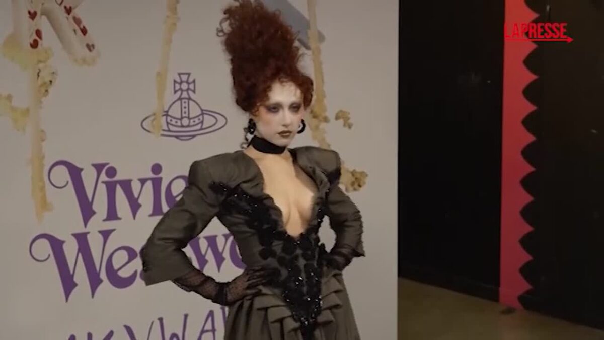 Chapell Roan e Lola Young alla sfilata di Vivienne Westwood