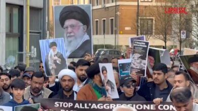 Iran, a Milano presidio per Khamenei: "Governo italiano non condanna l'aggressione"