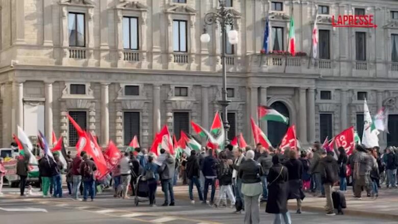 Milano, pro Pal contro intervento Usa in Iran: “Esportare democrazia ha sempre distrutto paesi”