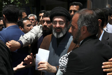 Iran, nominata la nuova Guida Suprema: è Mojtaba Khamenei. Trump: “Senza la nostra approvazione non durerà a lungo” – La diretta
