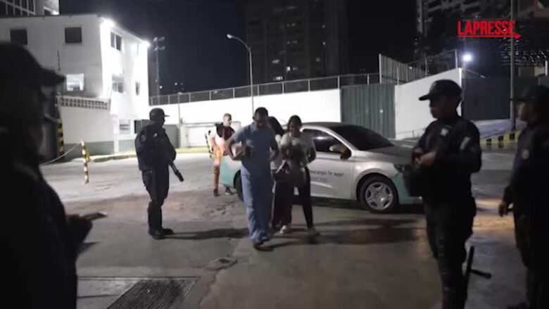 Venezuela, liberati oltre 20 prigionieri a Caracas: la gioia delle famiglie