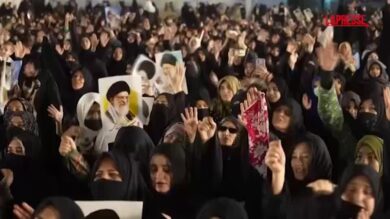Pakistan, migliaia di sciiti in piazza a Karachi per ricordare Khamenei