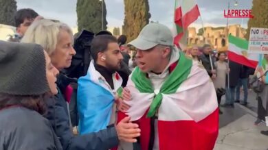 8 marzo, a corteo transfemminista a Roma battibecco con gruppo pro-scià