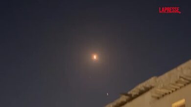 Iran, famiglia italiana bloccata a Doha: “A bimbe racconto che sono fuochi d’artificio”