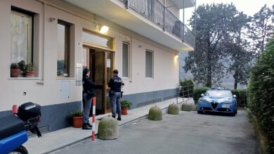 Genova, 87enne trovata morta: è stata accoltellata, il figlio portato in questura