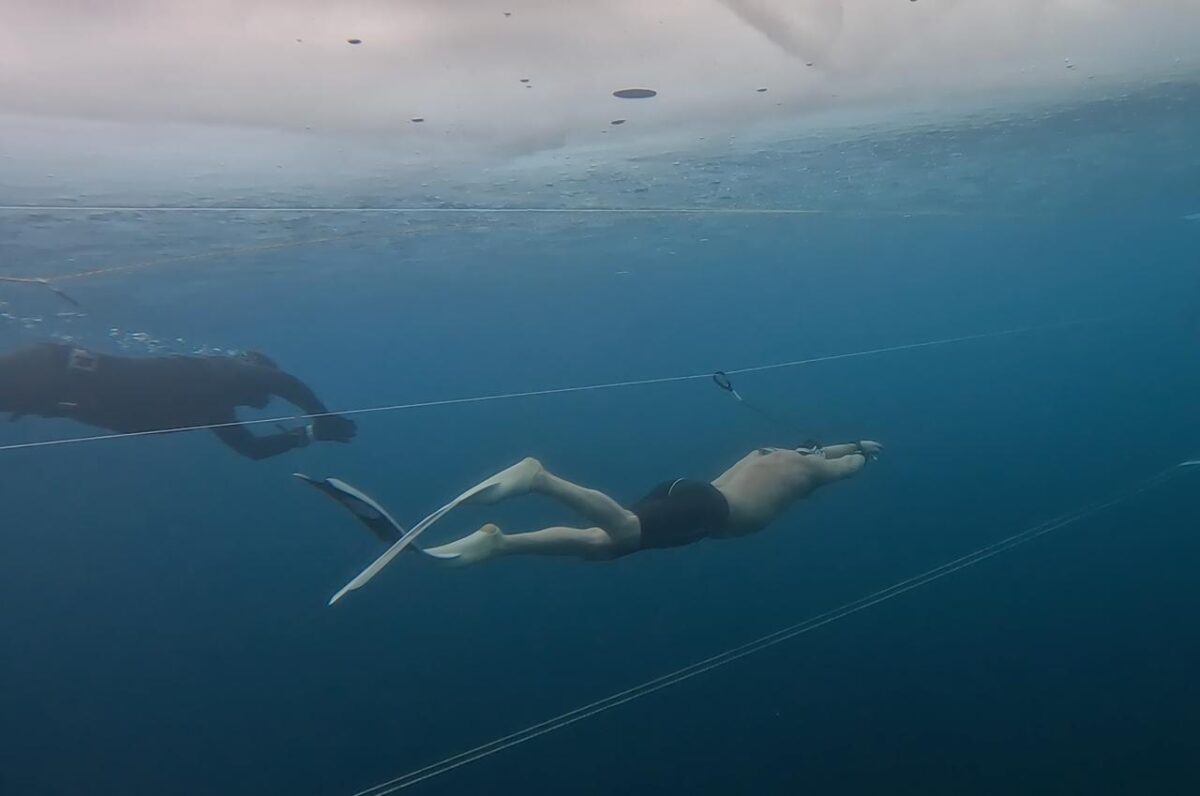 Galleria foto 'Apnea, record per Casalini: 106 metri sotto il ghiaccio nel Lago di Anterselva – Le foto' - foto 2