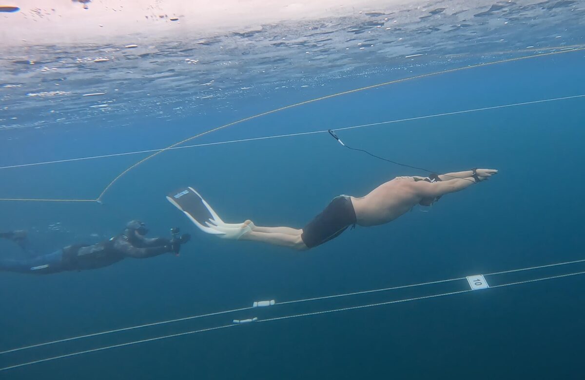 Galleria foto 'Apnea, record per Casalini: 106 metri sotto il ghiaccio nel Lago di Anterselva – Le foto' - foto 3