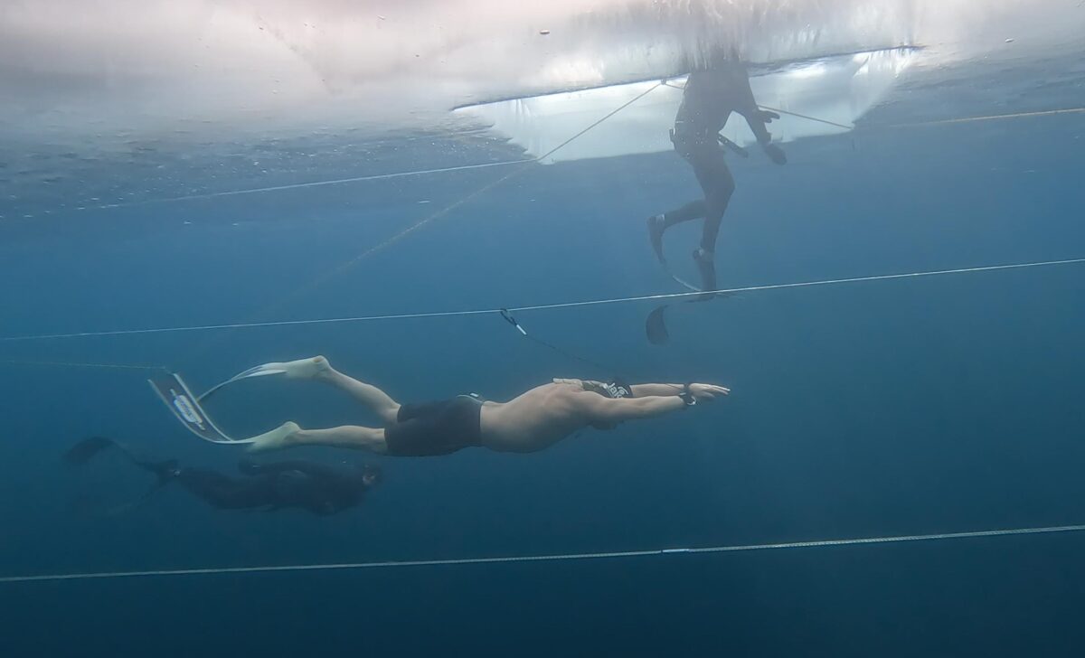 Galleria foto 'Apnea, record per Casalini: 106 metri sotto il ghiaccio nel Lago di Anterselva – Le foto' - foto 6