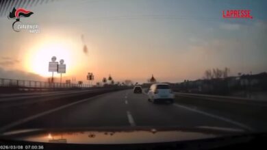 Napoli, in fuga a 200 chilometri orari: l'inseguimento dei carabinieri