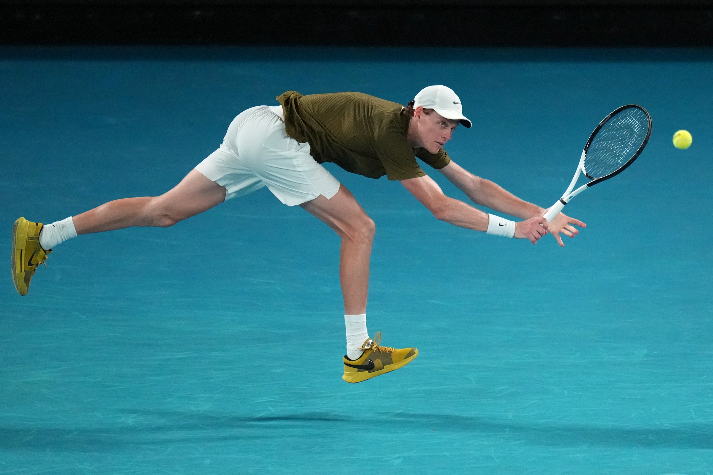 Indian Wells 2026, Sinner batte Shapovalov e va agli ottavi. Oggi l’azzurro in campo nel doppio: orario e dove vederla