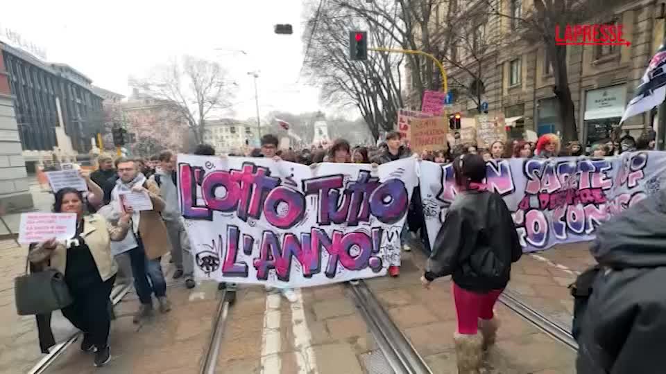 Milano: corteo studentesco contro la violenza di genere