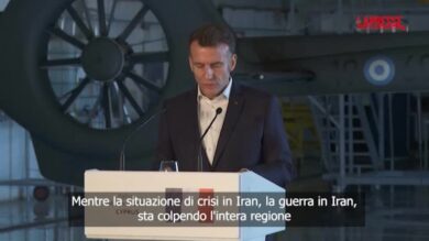 Iran, Macron: "Prepariamo una missione difensiva per riaprire lo Stretto di Hormuz"