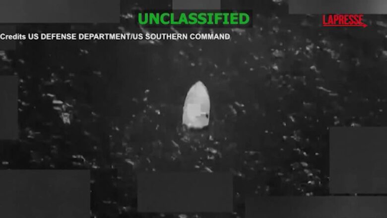 Usa, il video dell’attacco contro una presunta imbarcazione utilizzata per il traffico di droga