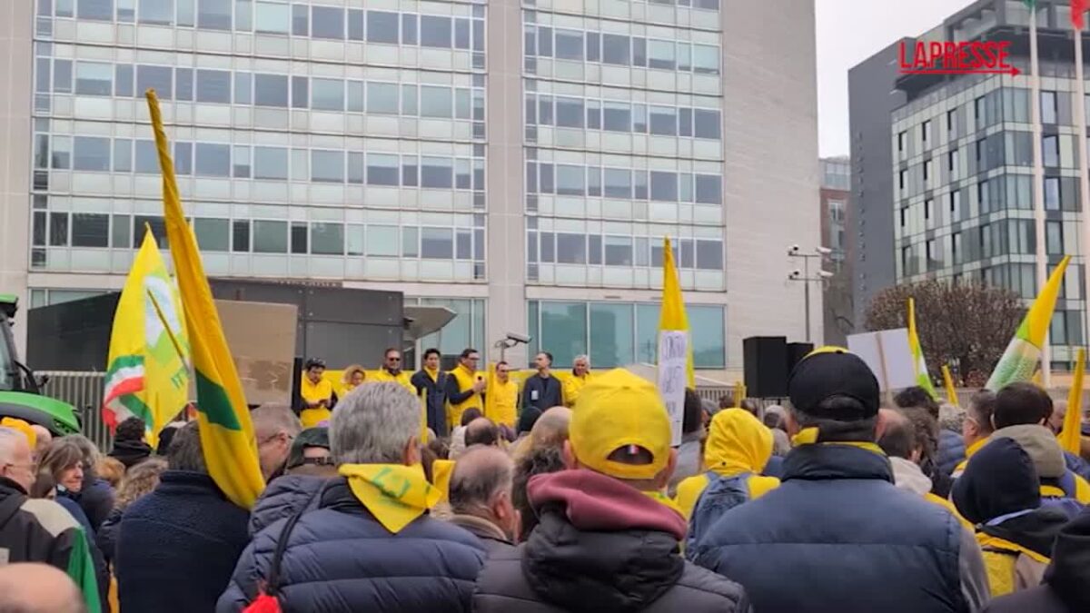 Milano, guerra in Iran e rincari: presidio di Coldiretti davanti al Pirellone