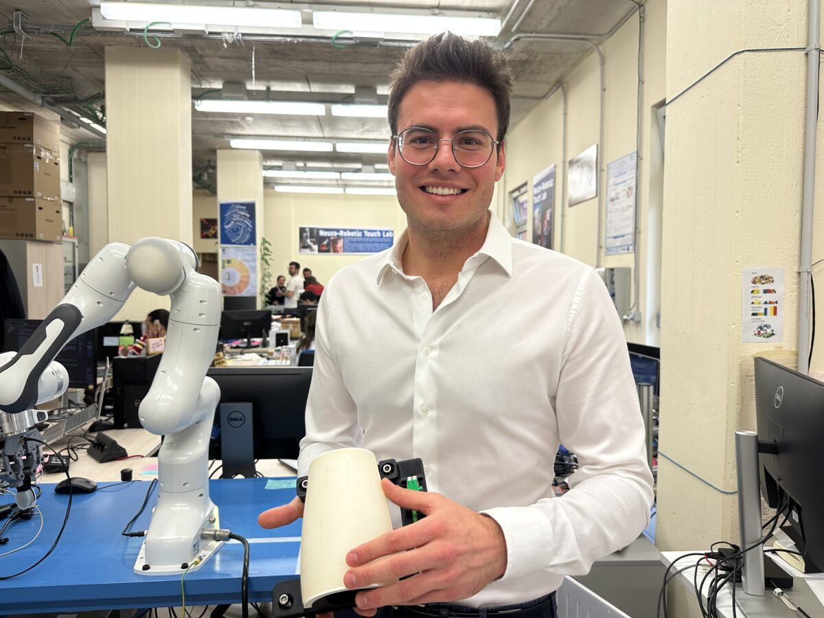 Tatto artificiale smart e sostenibile grazie all’AI, la ricerca per robot e protesi sensibili 