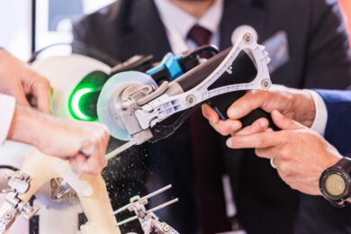 Le nuove frontiere dell’ortopedia, tra protesi innovative e realtà virtuale