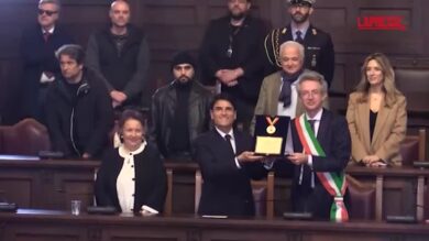 Napoli, Sal Da Vinci premiato dal sindaco Manfredi: "Le polemiche passano la musica resta"