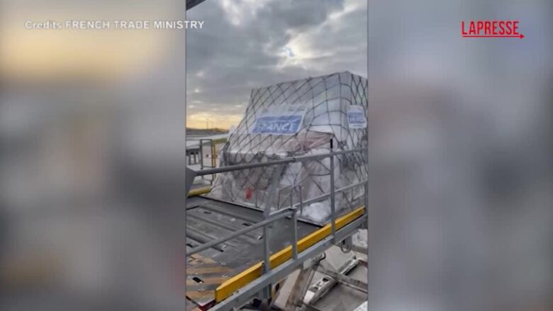 Libano, la Francia invia 60 tonnellate di aiuti umanitari a Beirut