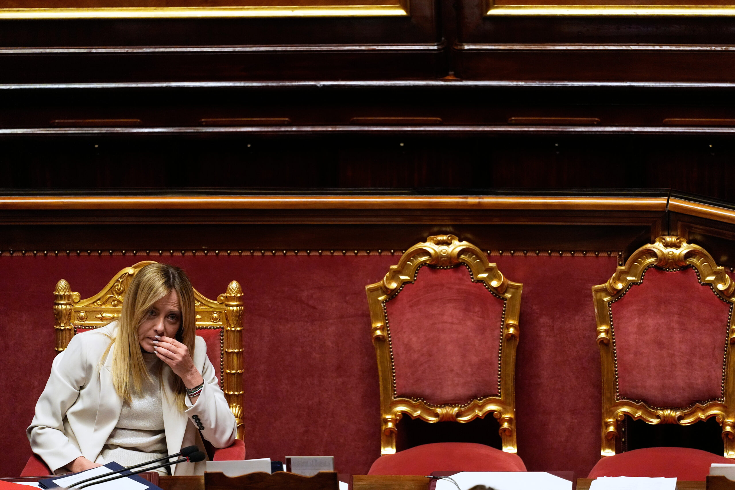 Iran, gelo delle opposizioni dopo l’appello di Meloni. Schlein: “Posi la clava”