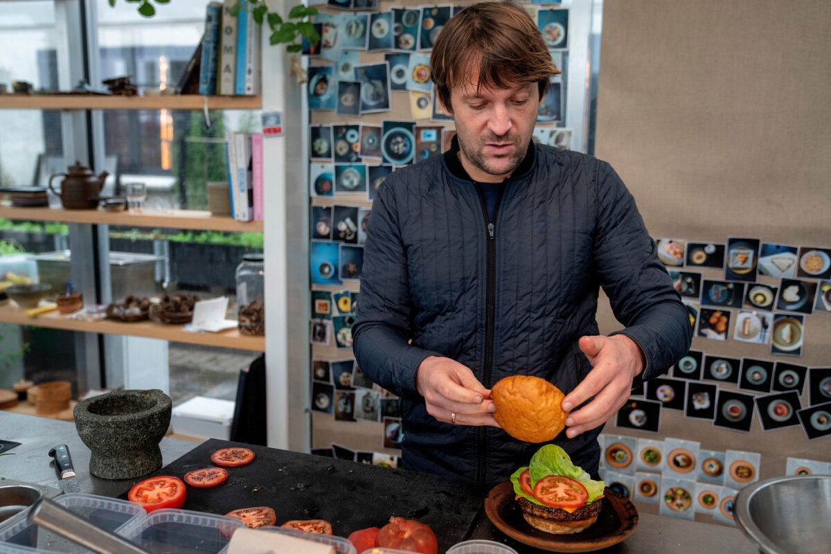 Chef René Redzepi lascia il ristorante Noma dopo le accuse di abusi Chef René Redzepi lascia il ristorante Noma dopo le accuse di abusi