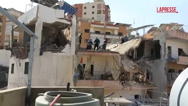 Libano, attacco israeliano a Sidone: i soccorritori scavano tra le macerie